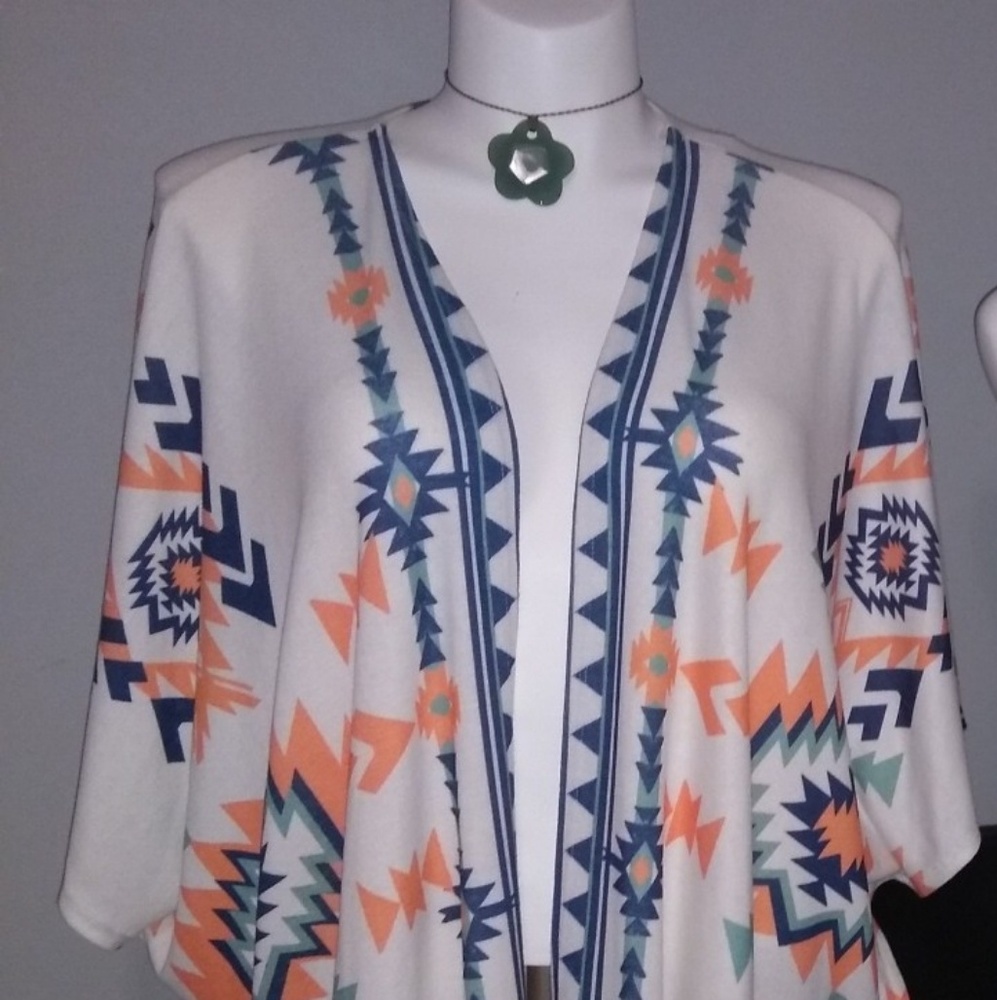 Nurture Tribal print  kimono NWT